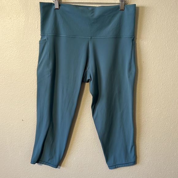 Athleta Salutation Stash Pocket II Capri Riviera Blue leggings size 1X - Picture 2 of 5